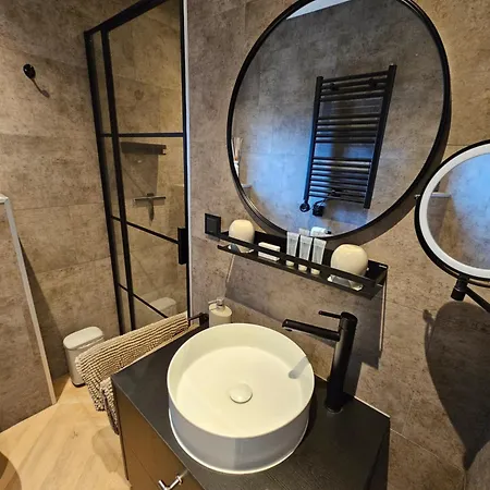 Bij Ons In Het Bos Bed and breakfast 4*