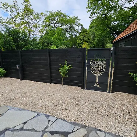 Bij Ons In Het Bos Bed and breakfast