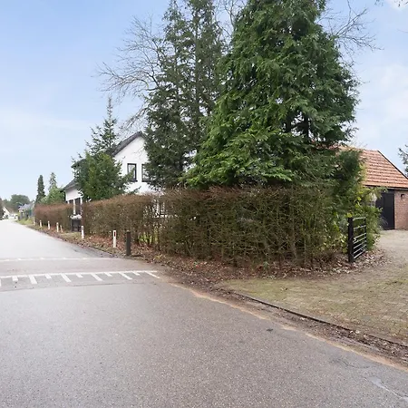 Bij Ons In Het Bos Bed & Breakfast *