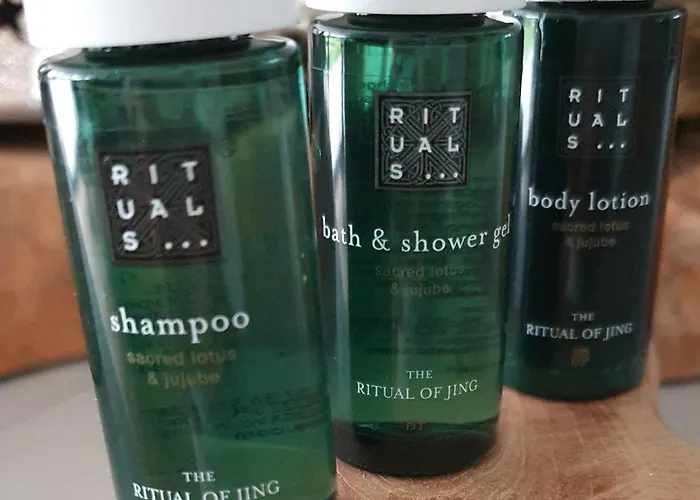 Bij Ons In Het Bos Bed and Breakfast 4*