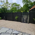 Bij Ons In Het Bos Bed & Breakfast